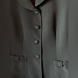 Tahari Classic Elegant Black Blazer w/ bow detail pockets /unique buttons Sz 10P